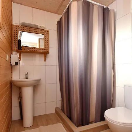 Juros Namukas Su Baseinu Keturiems Kunigiskiuose *