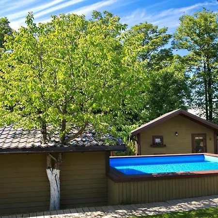 Juros Namukas Su Baseinu Keturiems Kunigiskiuose Semesterbostad