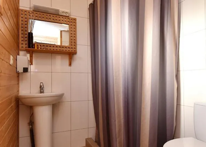 Juros Namukas Su Baseinu Keturiems Kunigiskiuose *